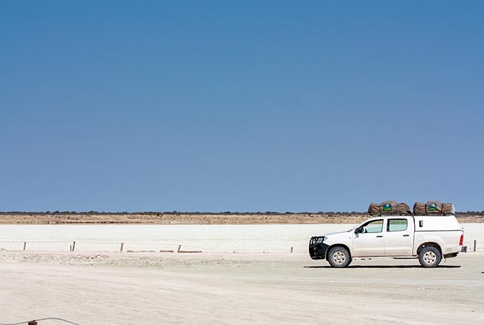 Tour Safari Guidato Privato in Stretched Landcruiser-Etosha-National-Park-Salt-Pan